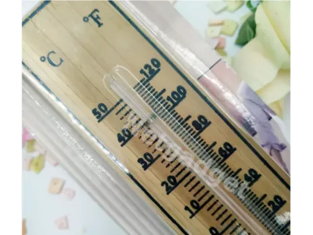 Thermomètre en bois intérieur-extérieur - Netgadget